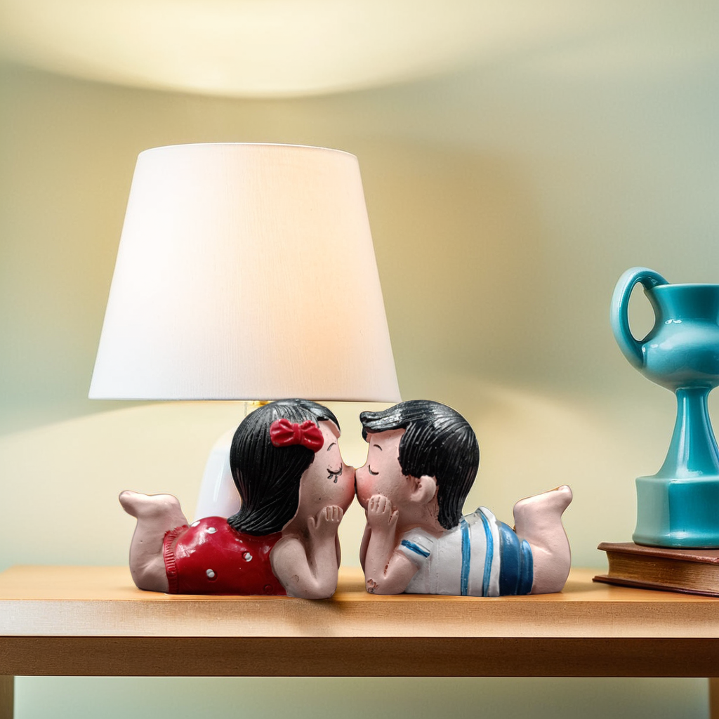 701- Kissing Couple figurine 1x2