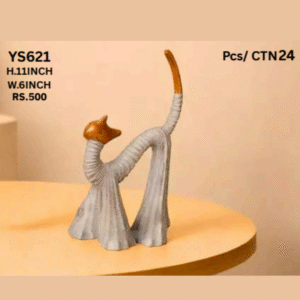 YS621 Cat Showpiece