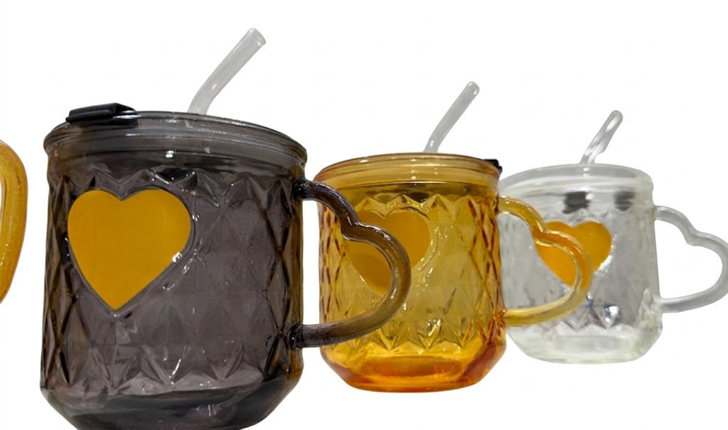 AR3430 ( Heart Handle Glass Mug with Straw & Lid – Crystal Drinkware Collection ) (PcsCtn.70 ) - Image 2