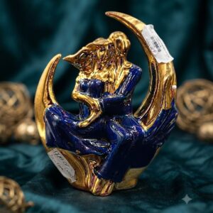 4701 ( Romantic Couple on Moon Resin Showpiece )