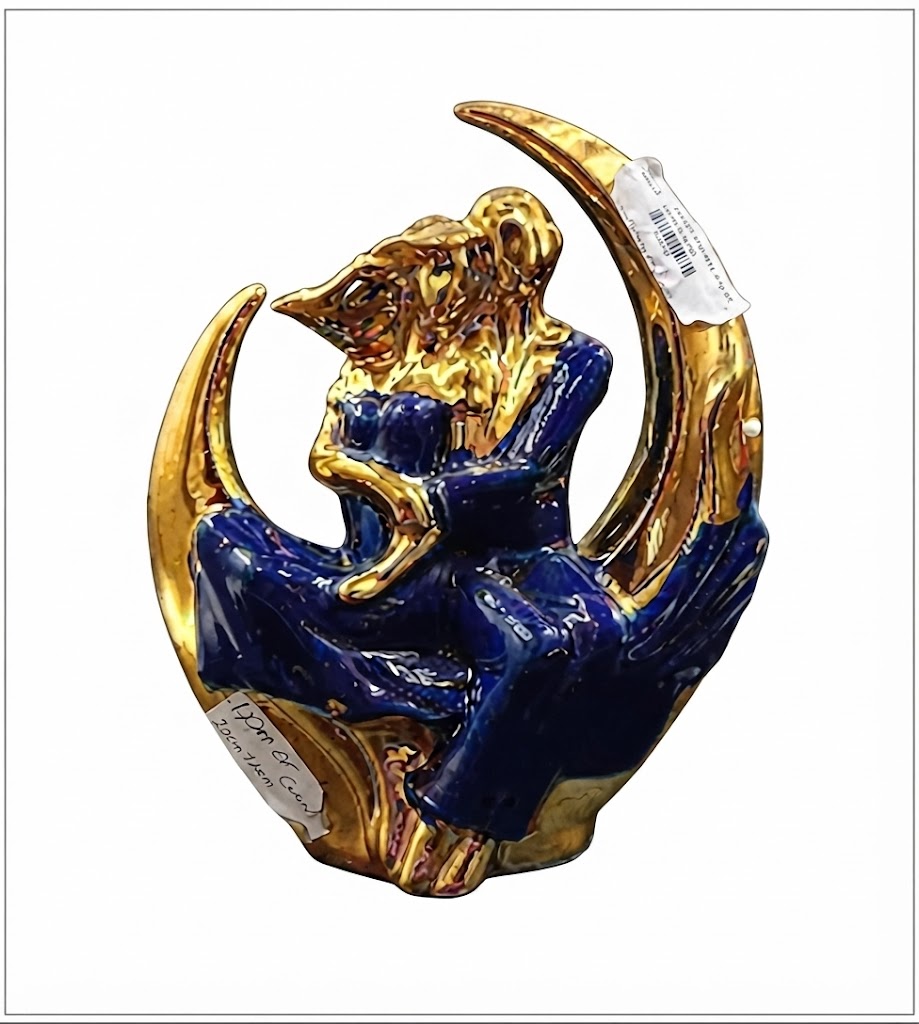4701 ( Romantic Couple on Moon Resin Showpiece ) - Image 2