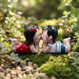 701 ( Romantic Kissing Couple Miniature Showpiece ) ( 1*2 Piece )