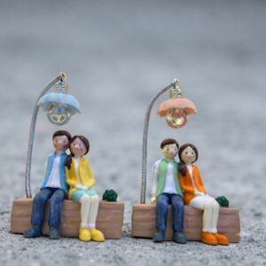 AR2582 ( Romantic Couple LED Street Lamp Showpiece ) 60PCS CTN