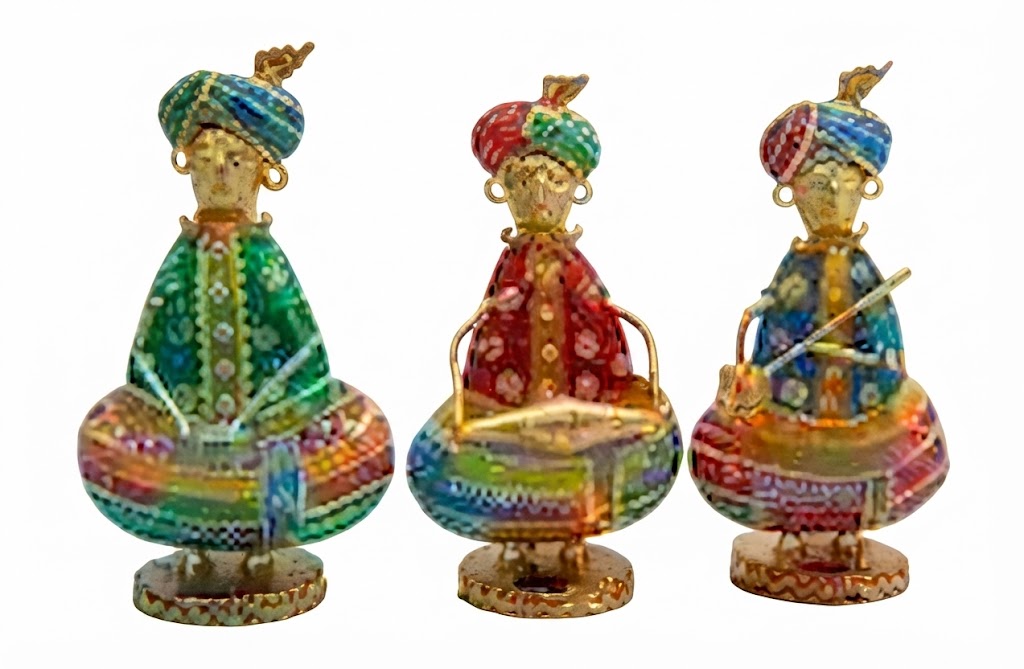 JP432 ( Handcrafted Rajasthani Musical Trio Metal Showpiece Set ) - Image 2