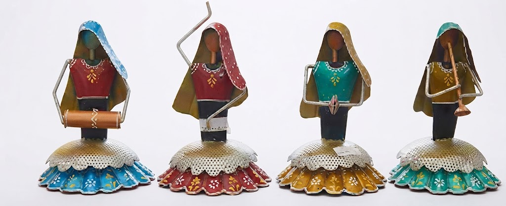 Handcrafted Tribal Women Musicians Metal Figurine Set – Folk Art Decorative Showpieces (Set of 4) - Image 2