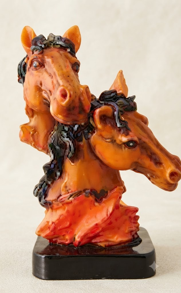 Majestic Twin Horse Head Decorative Showpiece - Image 2
