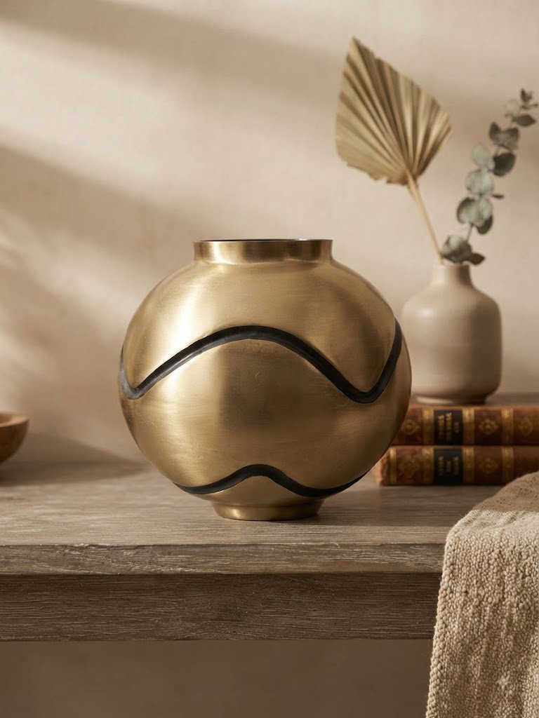 SA-1081 ( Elegant Antique Gold Round Decorative Vase with Black Wave Accent )