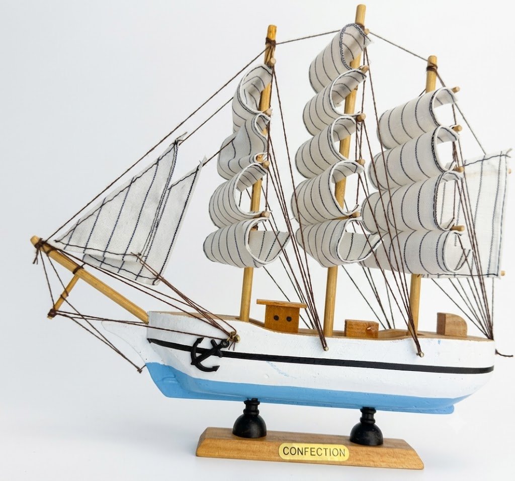 AR 4007 Confection White Hull Wooden Model Tall Ship - Image 2