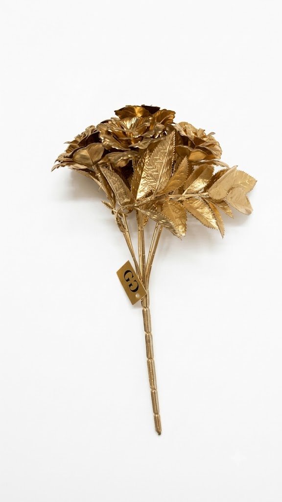 4935 ( Golden Metallic Rose Bouquet with Decorative Leaves )